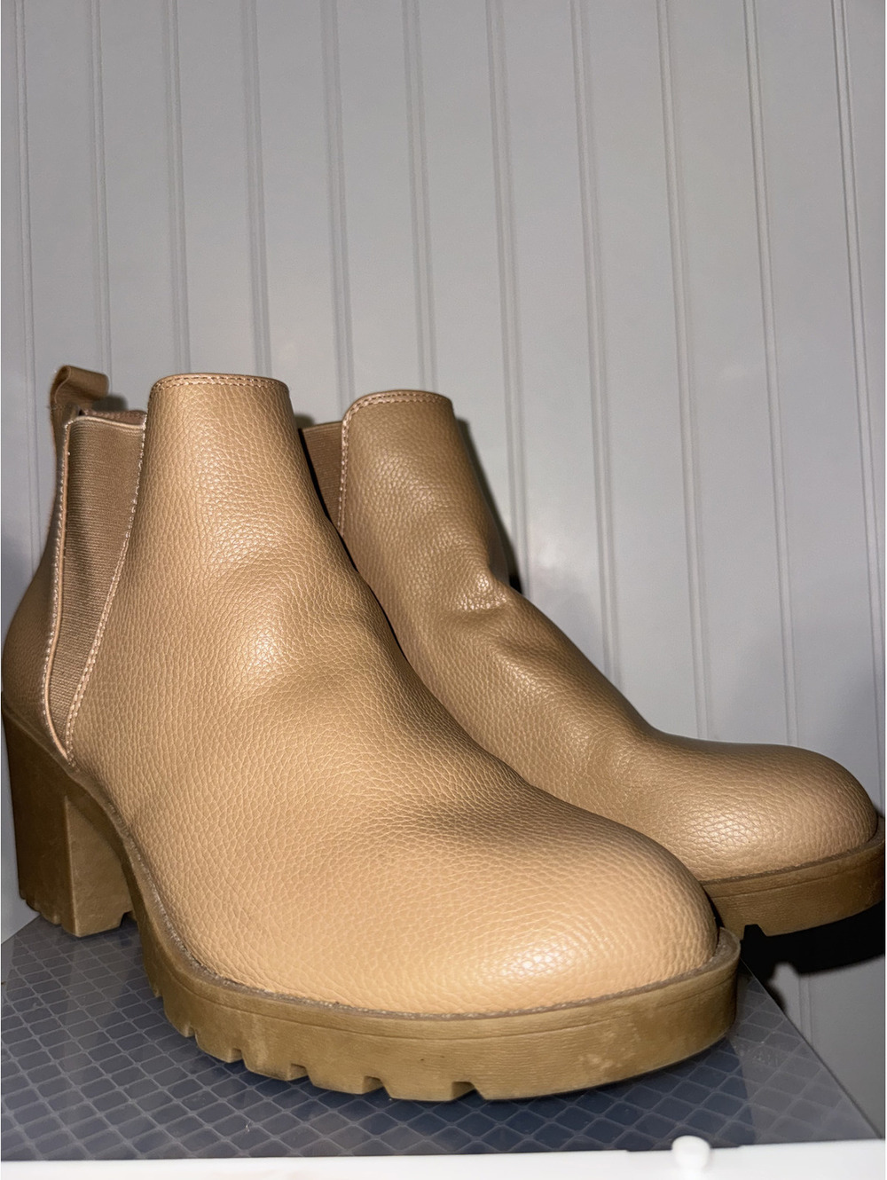 Xappeal Womens Chelsea Boots Faux Leather Size 10 Tan Chunky Platform Lug Sole